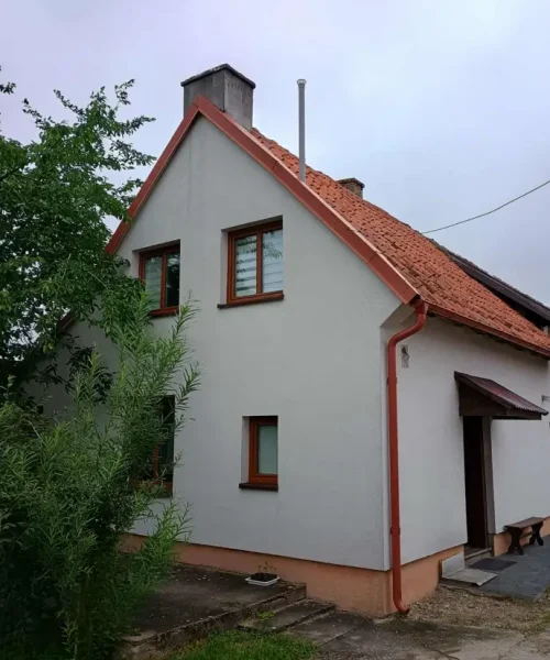 zdjęcie domku pod kątem