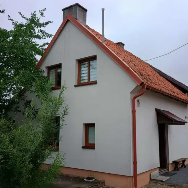 zdjęcie domku pod kątem