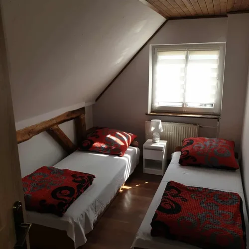 zdjęcie łózek w pokoju 2 w domku